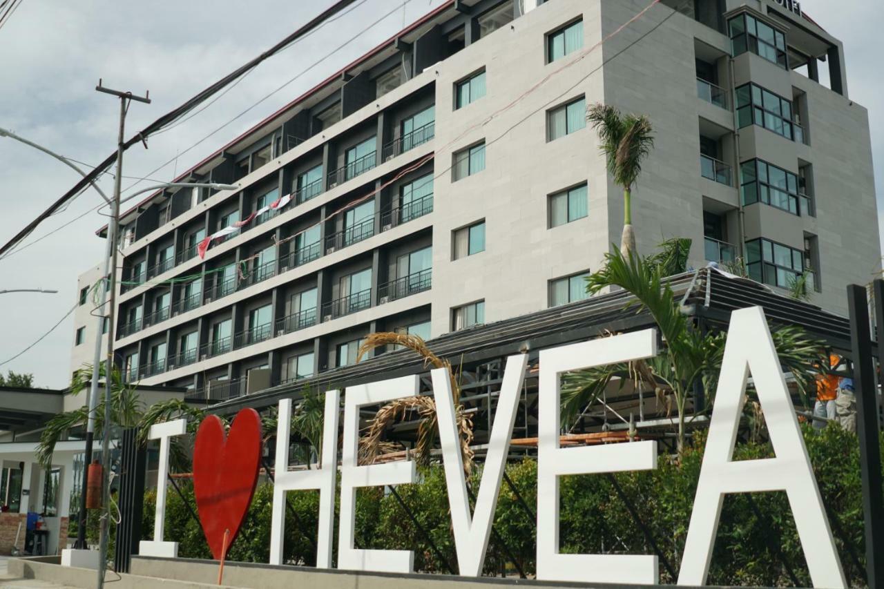 Hevea Hotel & Resort Angeles Bagian luar foto